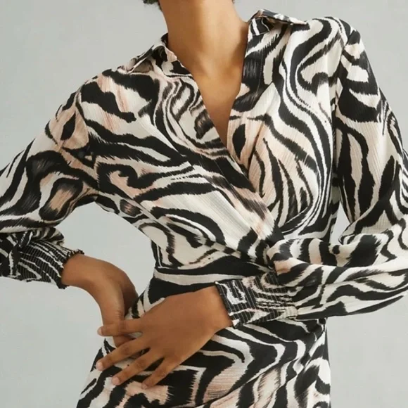 NWT Anthropologie Graphic Print Mini Wrap Dress Zebra Print Long Sleeve Size 0 - Picture 2 of 6